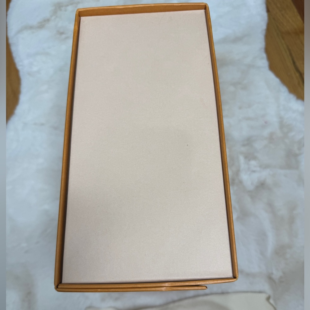 Authentic Louis Vuitton Box Medium - image 4